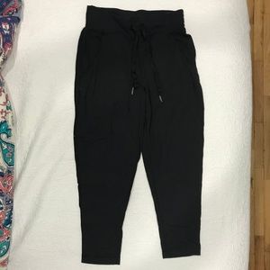Lululemon Stretch-it-Out Crop Pant